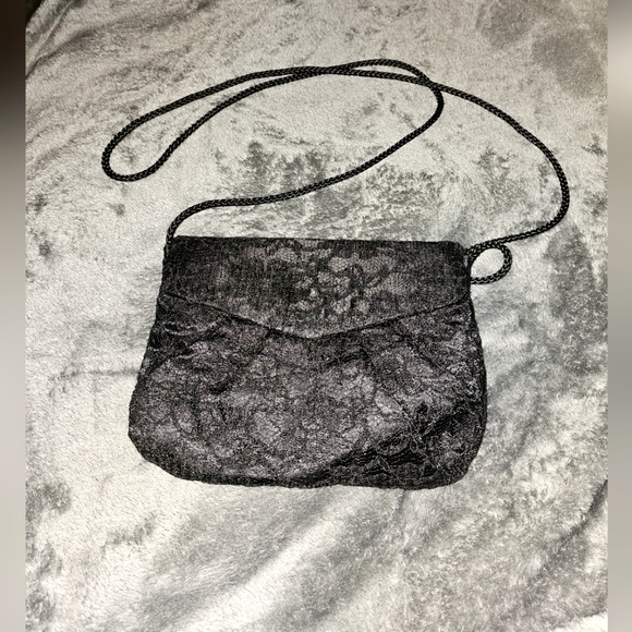 VGUC cross straps lace covered bag with crossstrap. - Picture 1 of 6